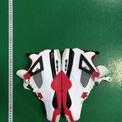 Fire Red Jordan 4