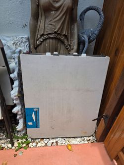Mesa y sillas plegables