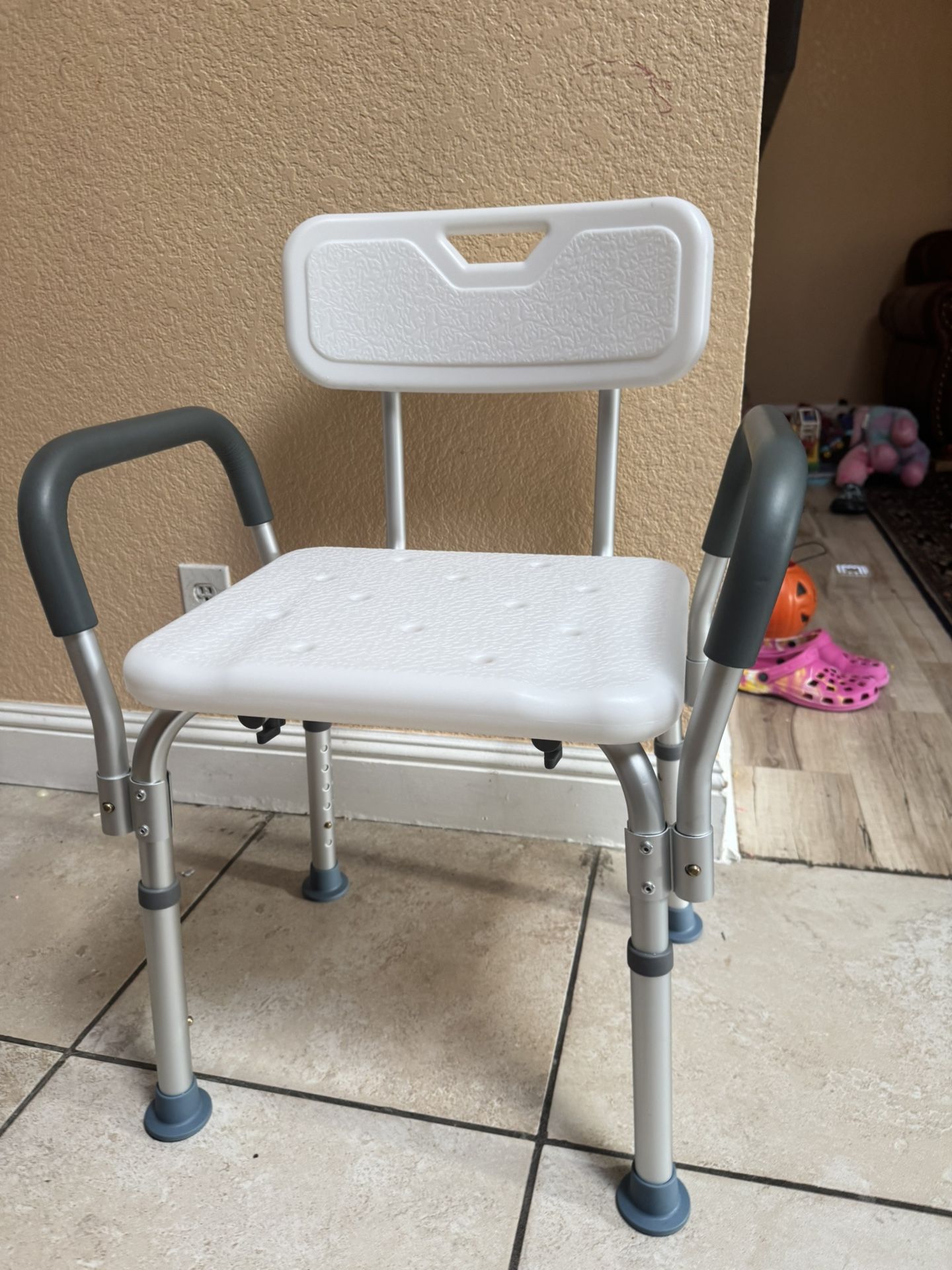 New Shower Chair Holds Up To 350 Lb