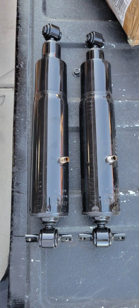 1988--2000 Chevy C1500, K 1500, K2500 / GMC Rear Adjustable Air Shocks