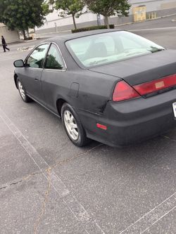 Vendo honda acoord 2002 en buenas condiciones titulo salvaje con placas al día