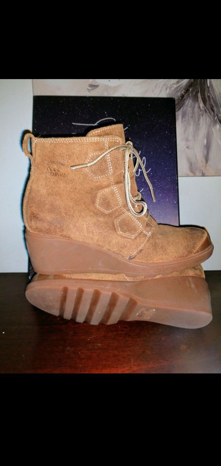 Women's sorels boots size 7