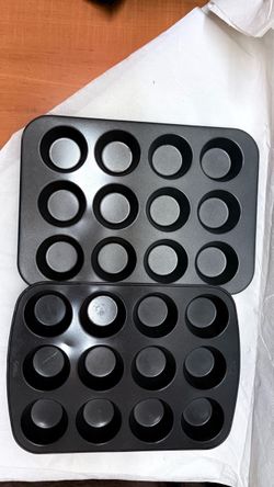 Wilton 12-Cup Nonstick Muffin Pans – Set of 2