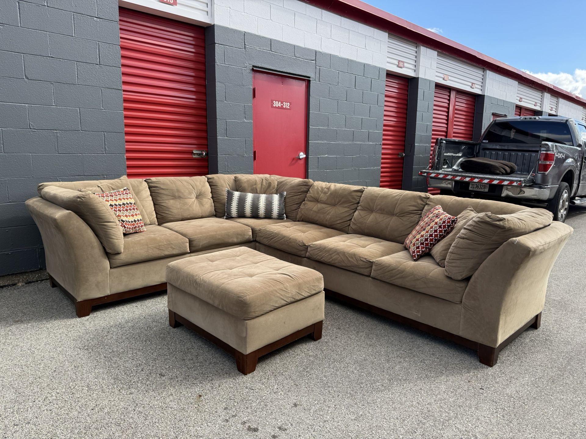 Large Sectional Sofa w/ Ottoman! ***Free Curbside Delivery!***