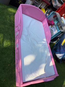 Toddler bed