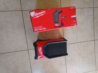 Milwaukee
M18 18V Lithium-Ion Cordless Wireless Bluetooth Jobsite Speaker (Tool-Only