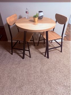 Round dining table and 2 chairs