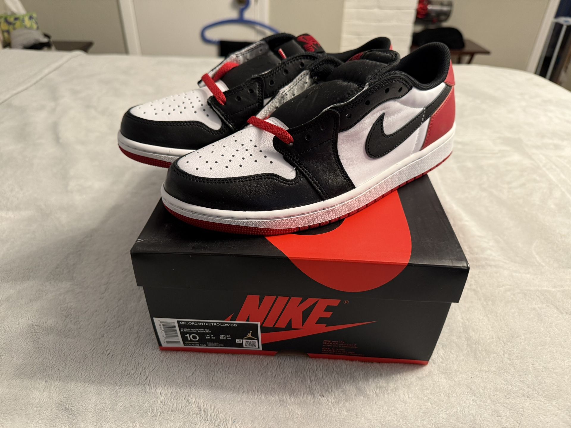 Jordan 1 Black Toe Lows