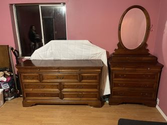 2 Set Dresser