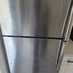 17.5 cu. ft. Top Freezer Refrigerator in Stainless Steel