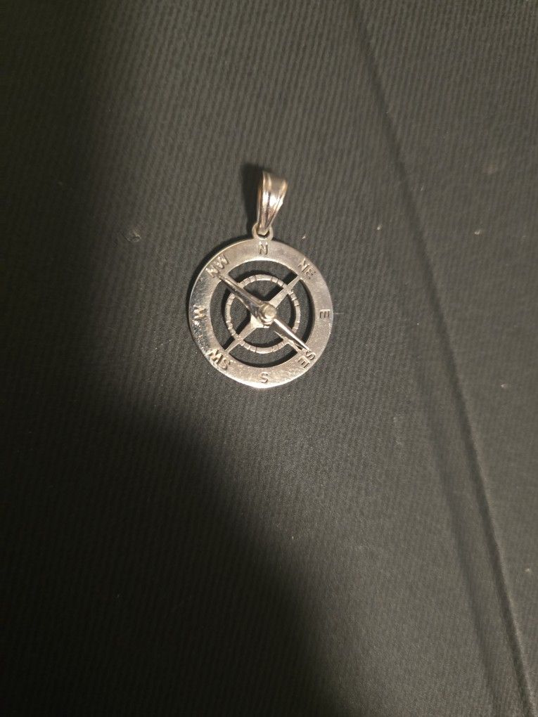 π§ Solid 14K White Gold Compass Pendant β 3.73g