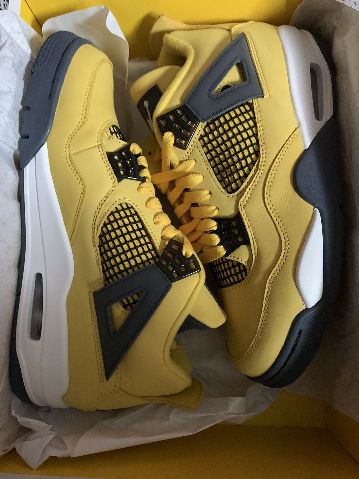 8M Air Jordan 4 Retro “Lightning”