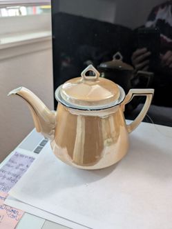 Peach lusterware teapot