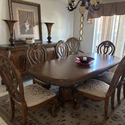 Dining Set Aico Michael Amini. 