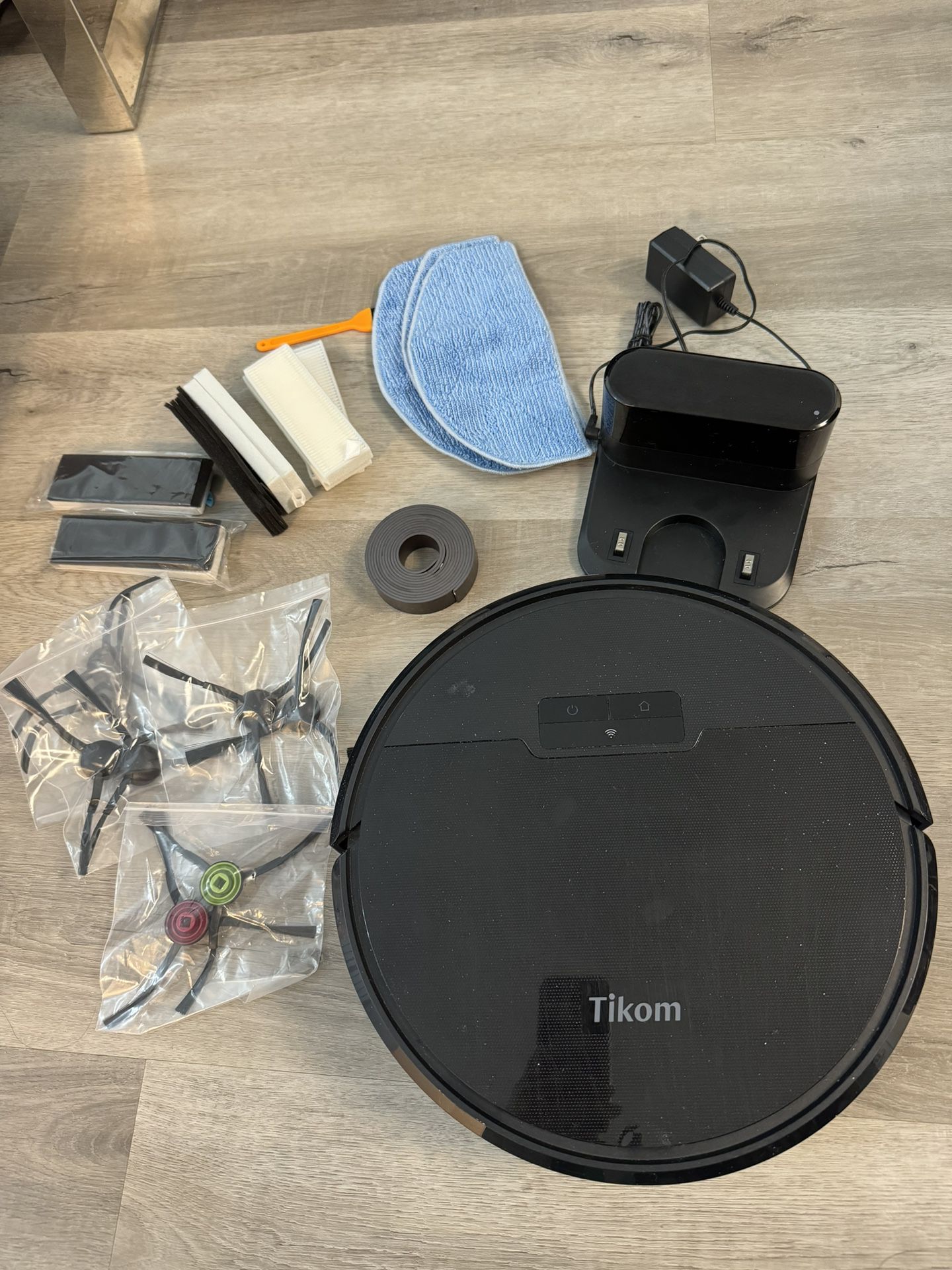 Tikom Robot Vacuum and Mop G8000