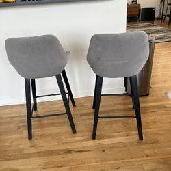 2 Hightop Barstool