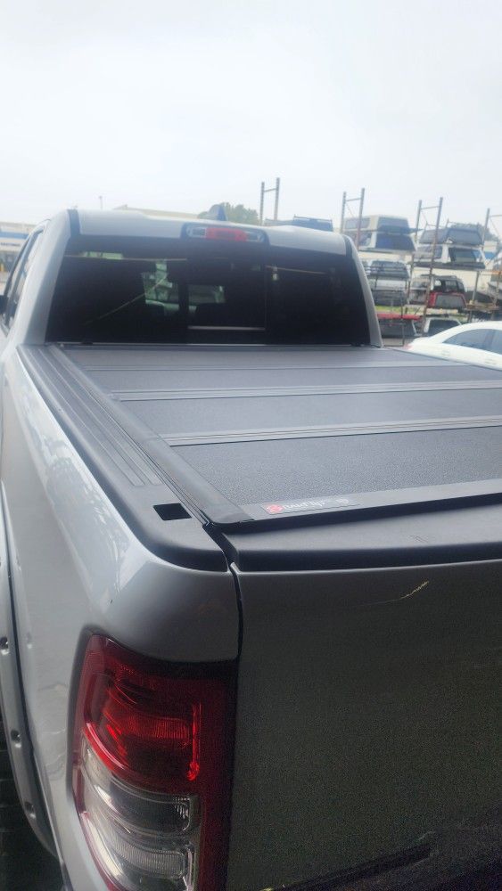 TONNEAU COVERS IN STOCK FOR ALL TRUCKS, TAPADERAS BAK FLIP MX4 EN INVENTARIO, HARD TRIFOLD BED COVERS, TAPAS DE TRES PEDAZOS, BEDLINERS, BED LINERS