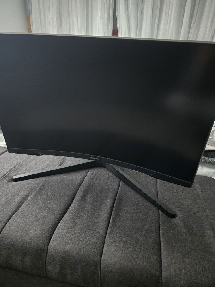 Samsung Odyssey G5 - 27" 1000R Curved 144hz  (2560x1440) 1ms