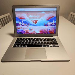 MacBook air 13-inch early 2014 Intel Core i5 1.4 GHz 8GB RAM  121GB flash storage  macOS Monterrey  version 12.7. Nothing wrong ** no trades **