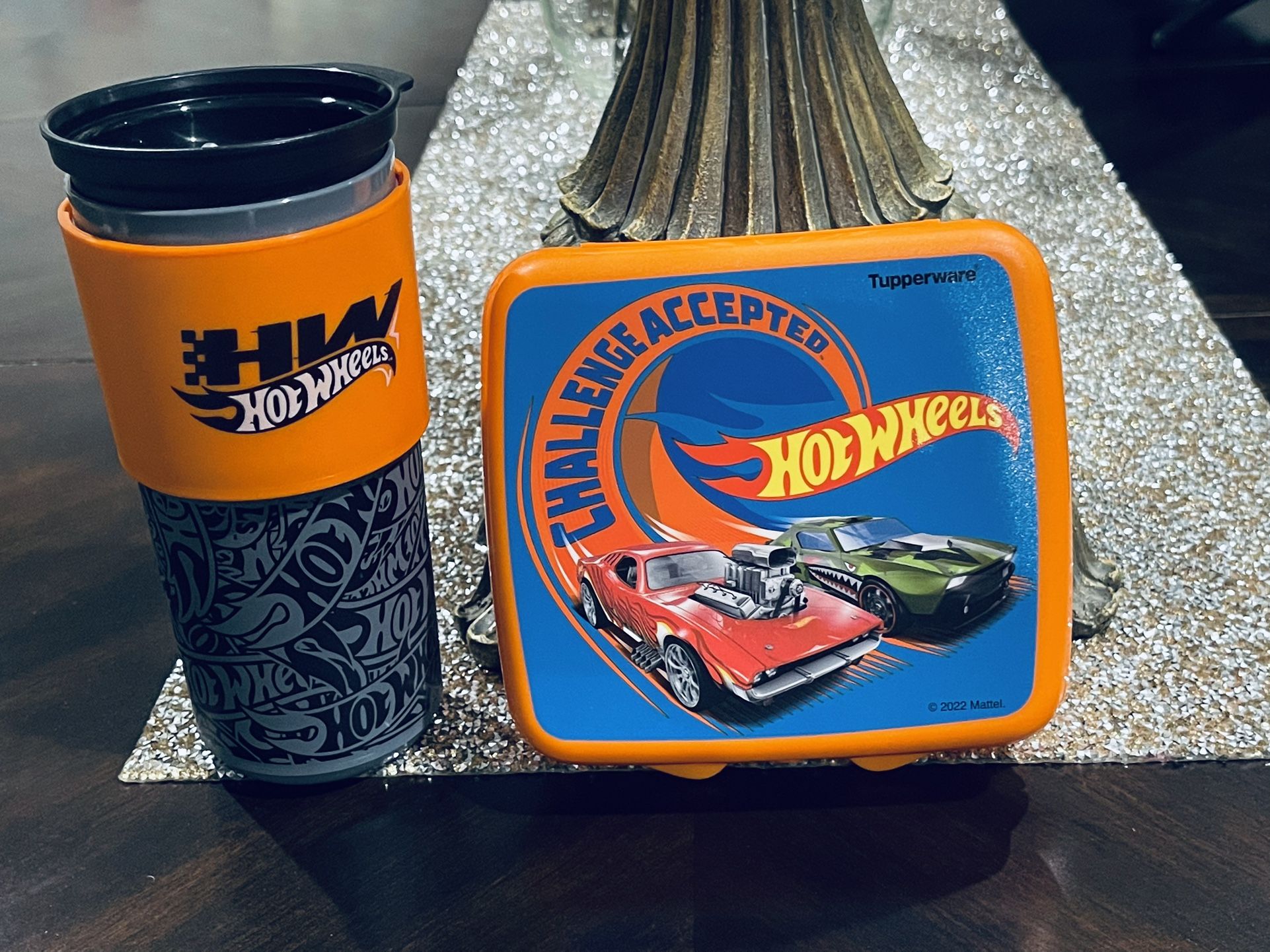 TUPPERWARE HOT WHEELS CUP AND LUNCH BOX for Sale in San Jacinto