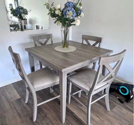 Dining table + 4 chairs