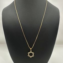 18k solid yellow gold box style chain with David pendant star 24" necklace 6.6 grams