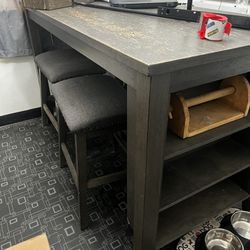 Kitchen Table With 4 Bar Seats 