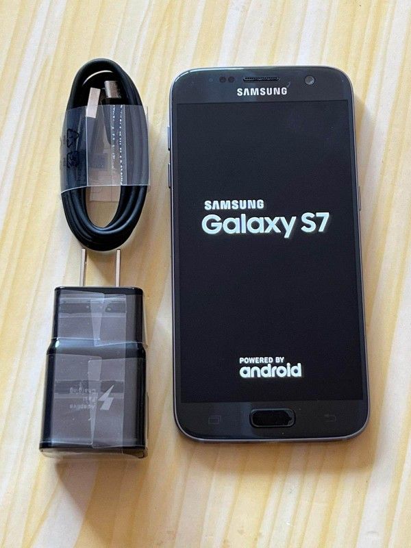 Samsung. S7 || -unlocked-Excellent condition like new.