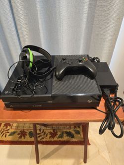 Microsoft Xbox One Console with Controller