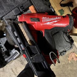 Milwaukee 30 Degree Framing Nailer