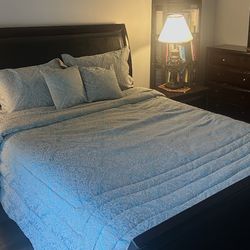 Queen bed + Mattress