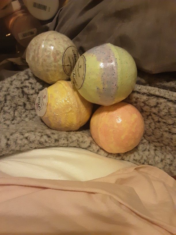 Brand New BATH Bombs 