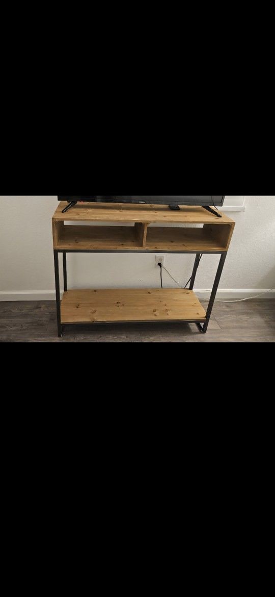 Modern Farmhouse Console/Side Table – Stylish Storage with Open Shelves, Wood & Metal