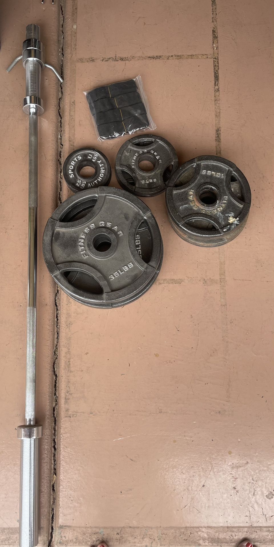 Olympic 5Ft Bar Bell With 8 Weights