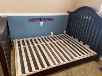 Full size bed frame with adjustable platform
