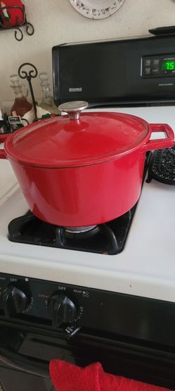Beautiful artisanal kitchen supplies in excellent condition, especially for this Christmas season