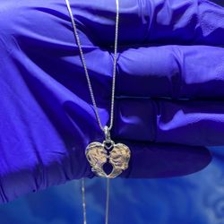 925 Sterling Silver Kissing Couple .73"x.64" Pendant WI 18" Chain 2.9g total weight