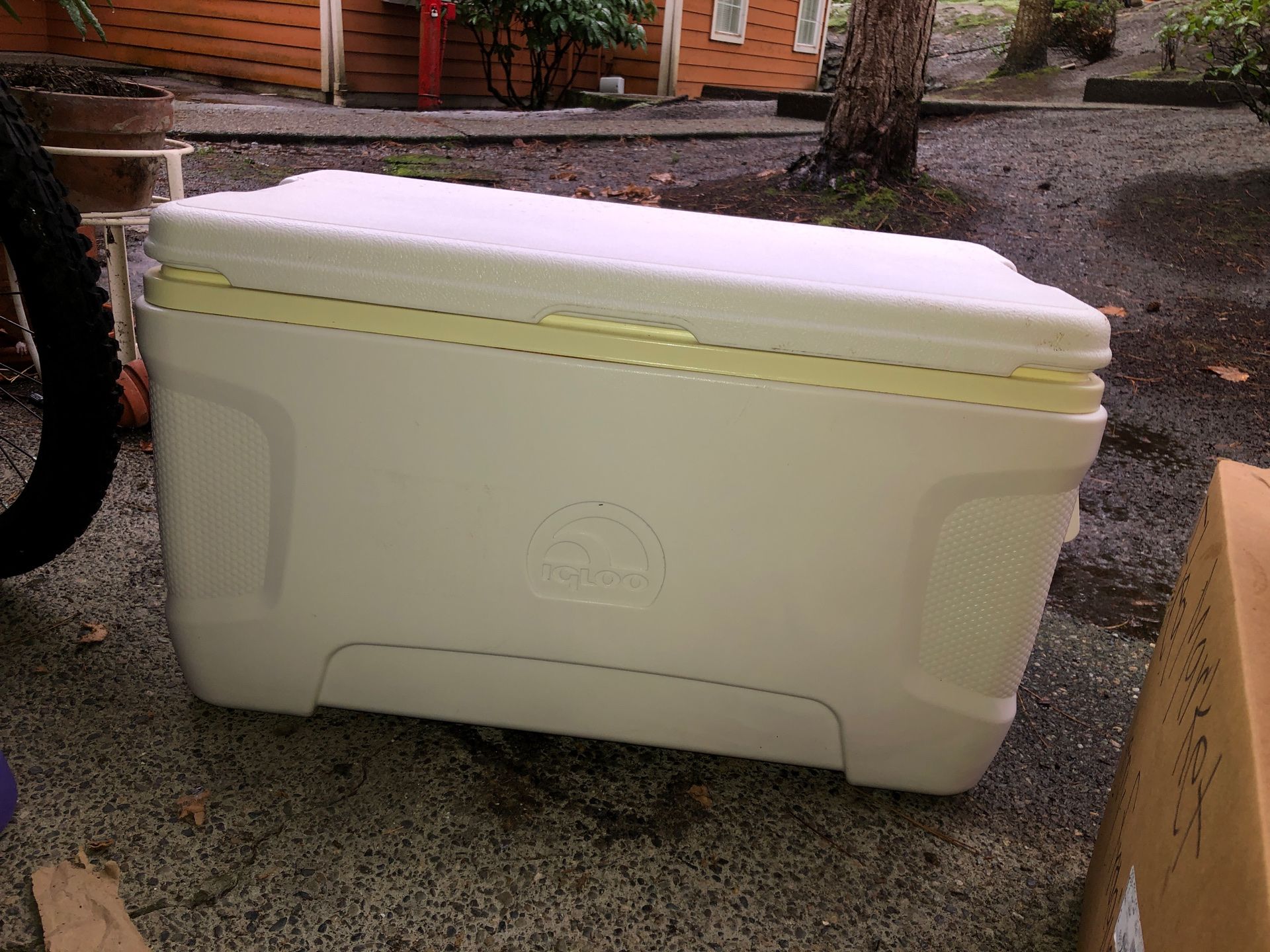 IGLOO 52 QT Cooler. VERY CLEAN