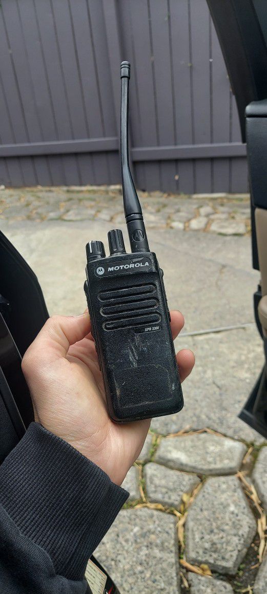 Motorola Xpr3300 UHF Radio