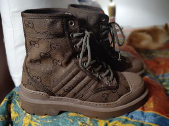 Gucci boots size 8