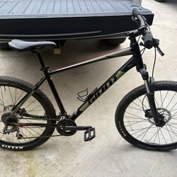 Giant Talon 3 Mountain bikes & Beach cruisers 