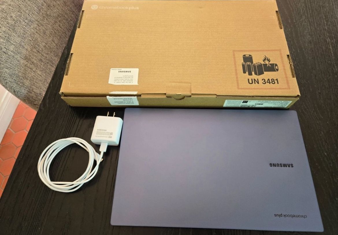 Samsung Galaxy Chromebook plus 15.6” AmOled display i3 8gb 256gb