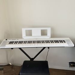 Yamaha NP-32 Piaggero 76 Key Piano Keyboard