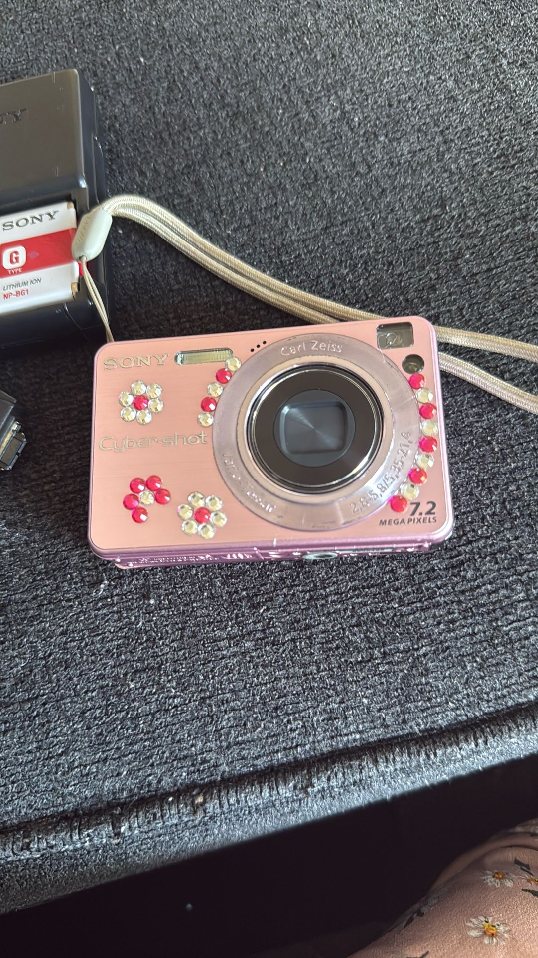 Sony Cyber-shot 7.2 Megapixel Camera