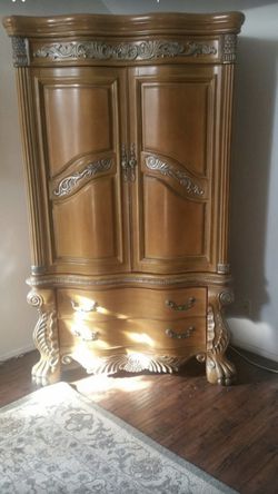 Beautiful large Lionsclaw Foot Armoire