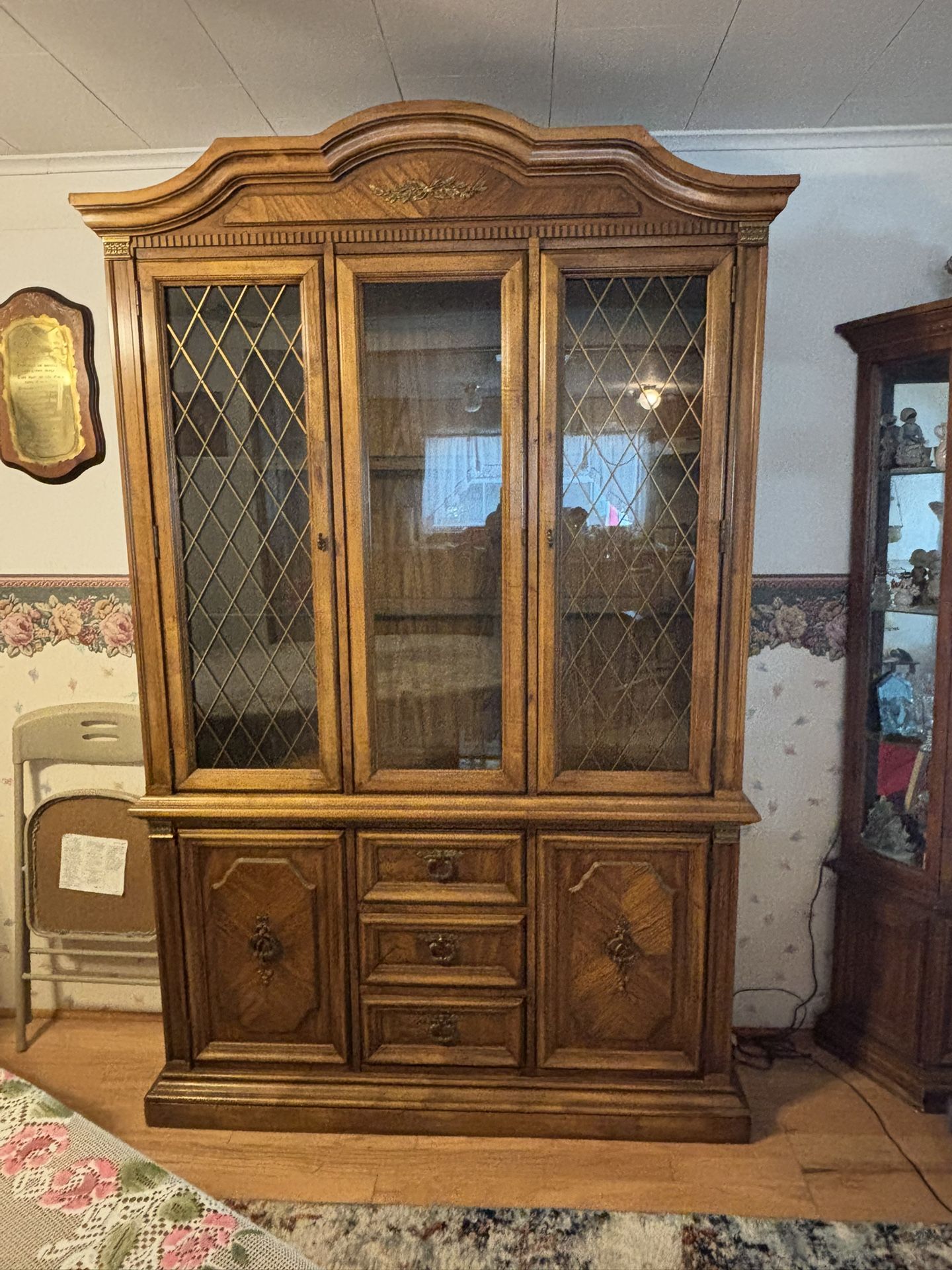 Dining table, six chairs, hutch