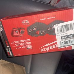 Milwaukee Charger + 2 battery