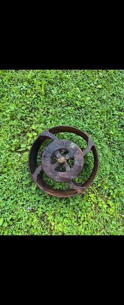 Railroad caboose hand brake wheel