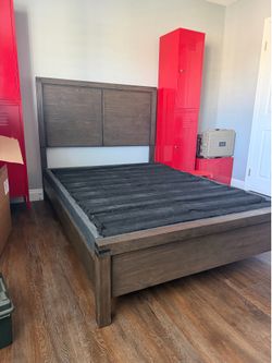 Bed frame/headboard, and base full size