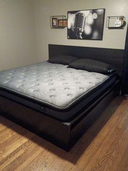 King bed complete with four drawers and mattress